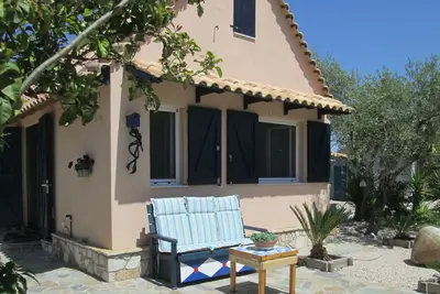 Image de Chalet spacieux sur un terrain de 4000m2 avec arbres fruitiers près de la plage