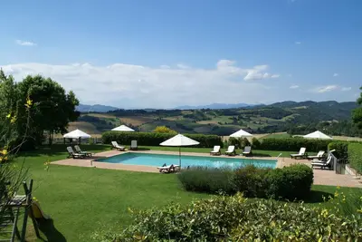 Image de Maison à Montone avec Piscine et Terrasse