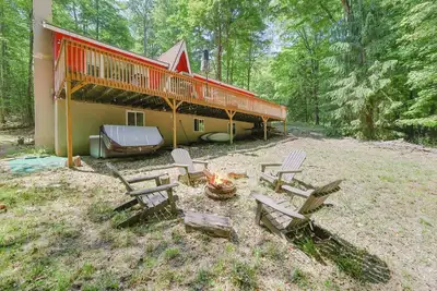 Image de \"Lakeside Escape\", 2 min walk to lake, Hot tub, Pool table, Foosball, Pets Ok