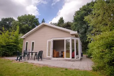 Image de Chalet spacieux avec deux salles de bain, en pleine nature