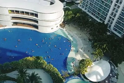 Image de Azure Urban Resort Staycation-First ever large scale man made beach in the City.