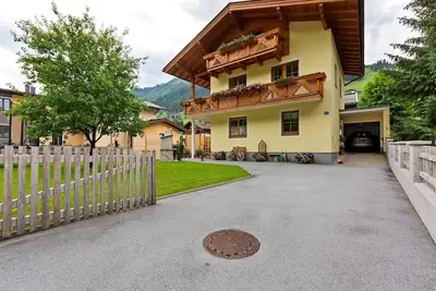 Image de Appartement spacieux à Grossarl avec jardin