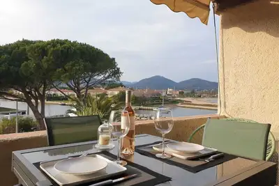 Image de T2 très calme, grande terrasse vue mer, Golfe de Saint Tropez
