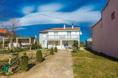 Image de Appartement à Podlug avec balcon et jardin