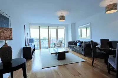 Image de Best Location Luxury Penthouse style Apt.