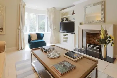 Image de Elegant and contemporary large 3 bedroom home