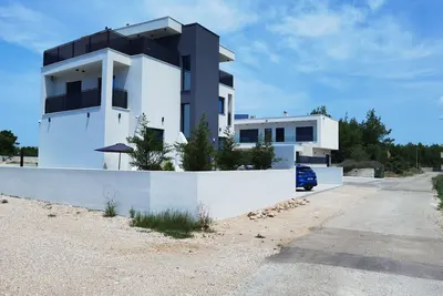 Image de New modern villa with heated pool, Gym, Hot tub\/Jacuzzi