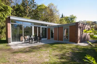 Image de Bungalow moderne avec parking