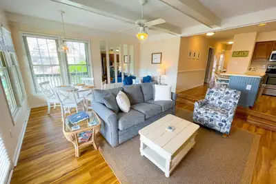 Image de SeaChelle Cottage, Ocean Reef 14-B-1, Oceanside condo in Emerald Isle