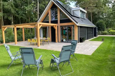 Image de Maison de vacances א Lochem avec jardin