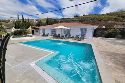 Image de Villa La Paz con piscina y yacuzzy integrado