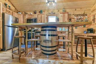 Image de Newly built cabin on horse farm.