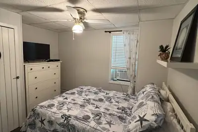 Image de Beachy 3 bedroom 1 bath with outdoor shower steps away from the beach. Sleeps 6