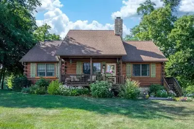 Image de Log Cabin Beauty - Amish Country - Close to River