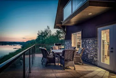 Image de Luxury at the Lake