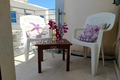 Image de Oil sea (two-room apartment in the center and 3 min walk from the Sea)