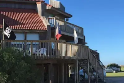 Image de Oceanview, Updated, Wi-Fi, Pool. Family Unit for 6 - Must be 25+ to rent.