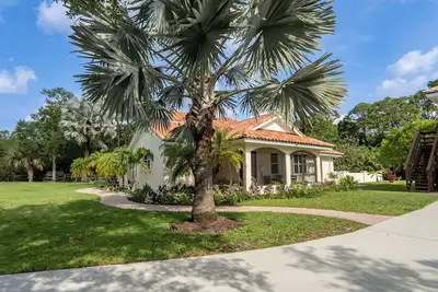 Jupiter Farms Tiki Paradise! Private, heated pool, Monarch Butterfly Waystation.