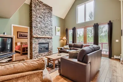 Image de Expansive townhome, Private hot tub, Great Location, 42bc
