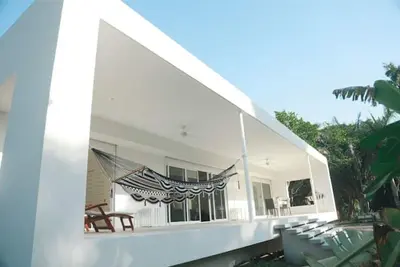 Image de Private & luxurious Beach & island-front Villa in the in the heart of the jungle