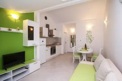 Image de Appartement dans Brodarica avec vue mer, terrasse, Climatisation, Wifi (5183-2)