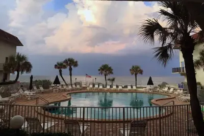 Image de Easy Access to Beach/Pool. 2 Br 2 Ba Ground Floor