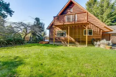 Image de Relax in a private redwood forest with all the comforts of home.