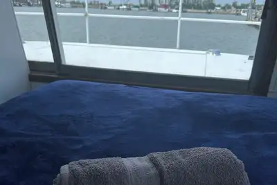 Image de Wake up On the lake aboard Sleuth!