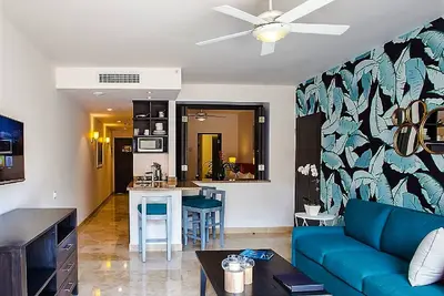 Image de Explore the Beautiful Stretch of the Beach! Pet-friendly, Beachfront, Pools!