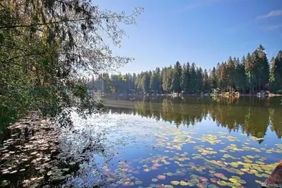 Image de Lakefront private camp site