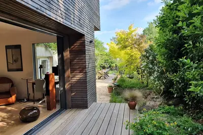 Image de gorgeous wooden architect house between paris and versailles
