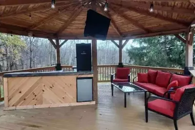 Image de Serene Seneca Lake Wine Trail Home