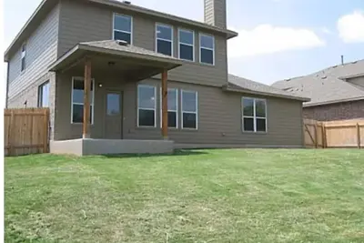 Image de Cheerful 2nd floor master bedroom with closet