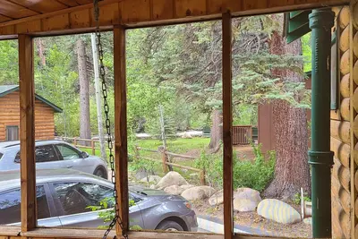 Image de Classic River View Cabin