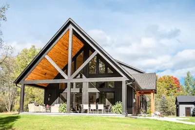Image de Crystal Mountain Retreat: Private Betsie Riverfront & Recreational Trail Access