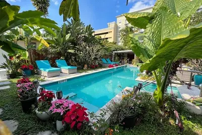 Image de Best location in the famous downtown Hollywood, Florida