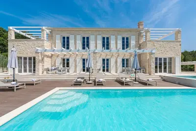 Image de Villa Maxim with pool, jacuzzi and endless views over the vineyards to the sea