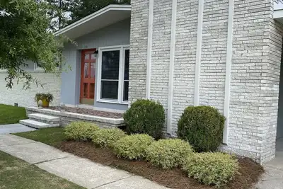 Image de Bonnie On Clyde, \nWhole house in beautiful neighborhood with private garden patio