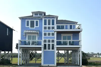 Image de Second Row with surround view of the ocean and marsh!