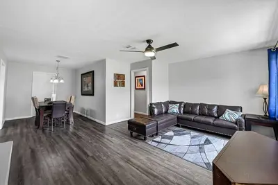 Image de Spacious La Marque Home w\/ King Bed & Modern Perks