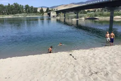 Image de Rv hookup in small Montana town next to city park