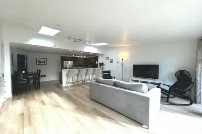 Image de Beautiful, large suite. An absolute Gem in Manzanita! Prime location.