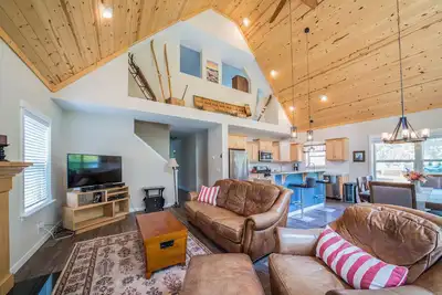 Image de Cottage w/Hot Tub, Fire Pit & Beach Access