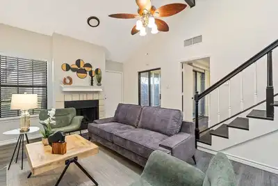 Image de Cozy home 10 min from At&T stadium