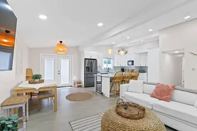 Image de 5 Bedroom 3 Bath Beach City In Torrance ca