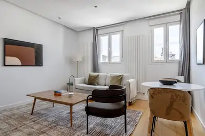 Image de Upscale Sol 1br w/ Doorman, nr Plaza España, by Blueground