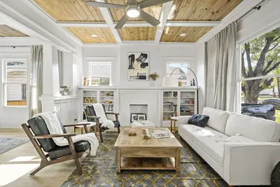 Image de Urban Elegance Retreat ideal location 5 minute walk to The Pearl, N. Riverwalk