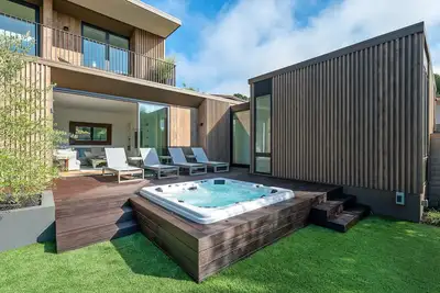 Image de Brand New Equisite Modern Home Close To Hiking, Biking, San Fran, & Wine Country