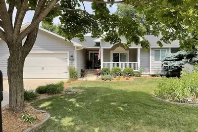 Image de Prime Location. 4 Bedroom House Sleeps up to 9. Close to Amusement Park. 2 Baths.