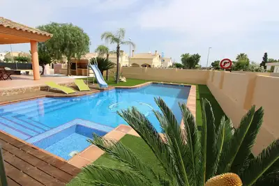 Image de Casa Mariana, Idéal pour vos vacances, proche de la mer, wifi gratuit, air climatisé en option, piscine privée, animeaux de compagnie autorisés, plage pour chiens